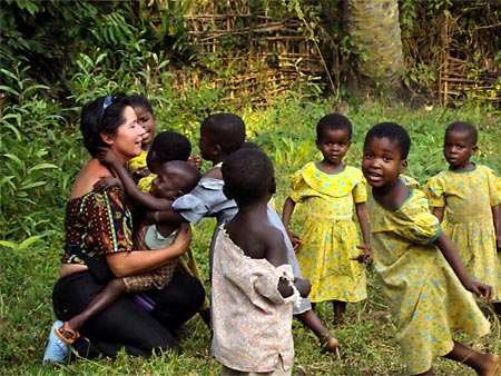 "Scuola materna: giochi nel prato con Loretta" Djuma