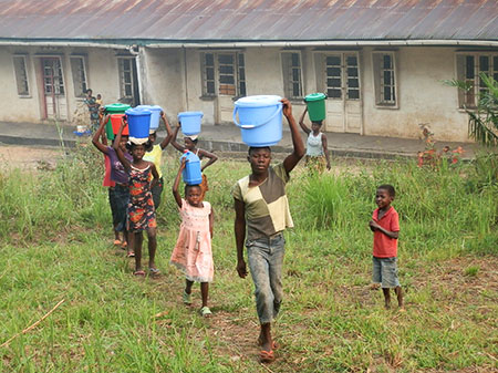 "Maternità: una bambina stuprata è diventata mamma"