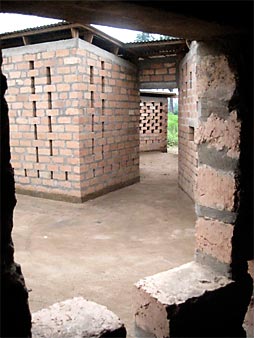 "Aule del centro scolastico di formazione per insegnanti, in costruzione", Kikwit