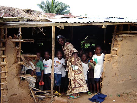 "un'aula della scuola Lwini prima dell'intervento", Kikwit 3