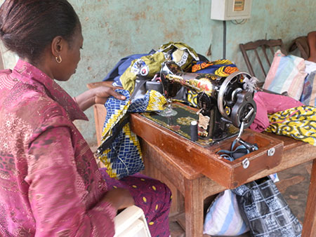 costruzione di borse di raffia